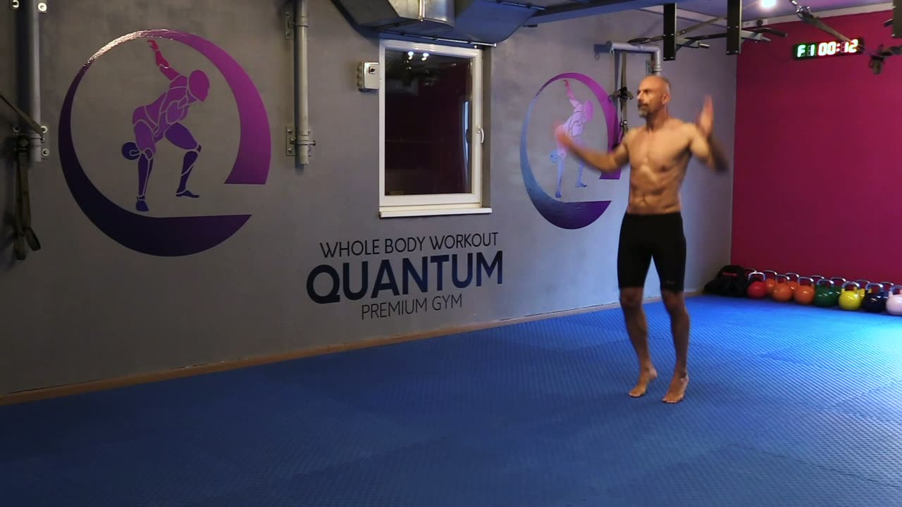 Vježba Jumping jacks — Quantum premium gym