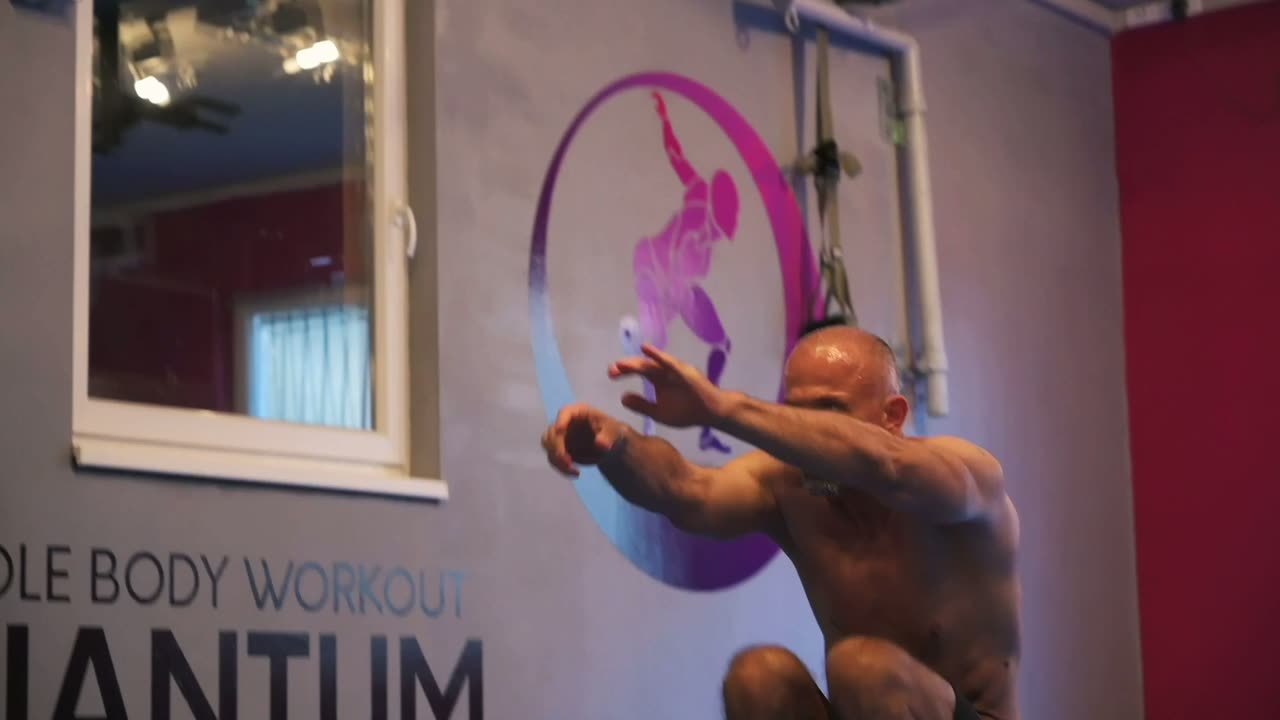 Vježba Dizanje s poda u jednom koraku — Quantum premium gym