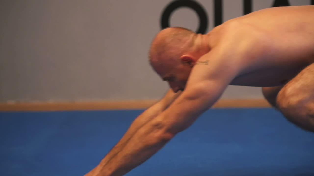 Vježba Žaba naprijed-nazad — Quantum premium gym