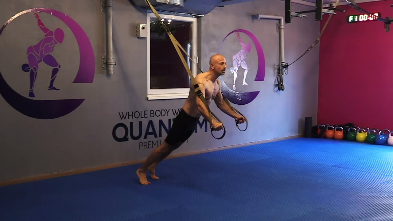 Vježba Sklek na TRX-u — Quantum premium gym