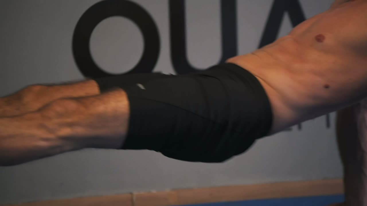 Vježba Stolac na TRX-u — Quantum premium gym