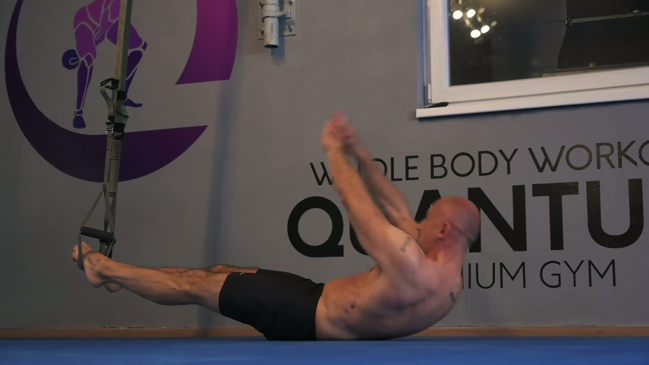 Vježba Ruski trbuh na TRX-u — Quantum premium gym