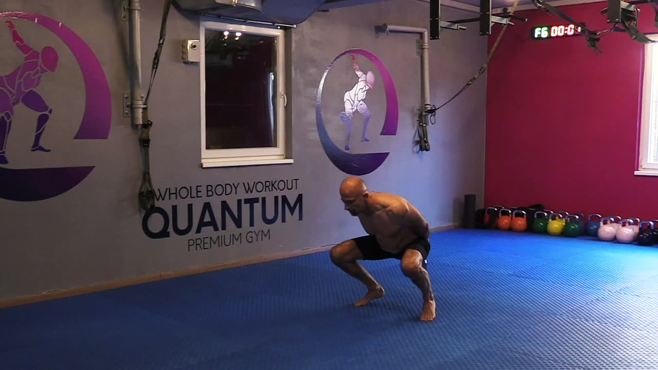 Vježba Hack čučanj — Quantum premium gym