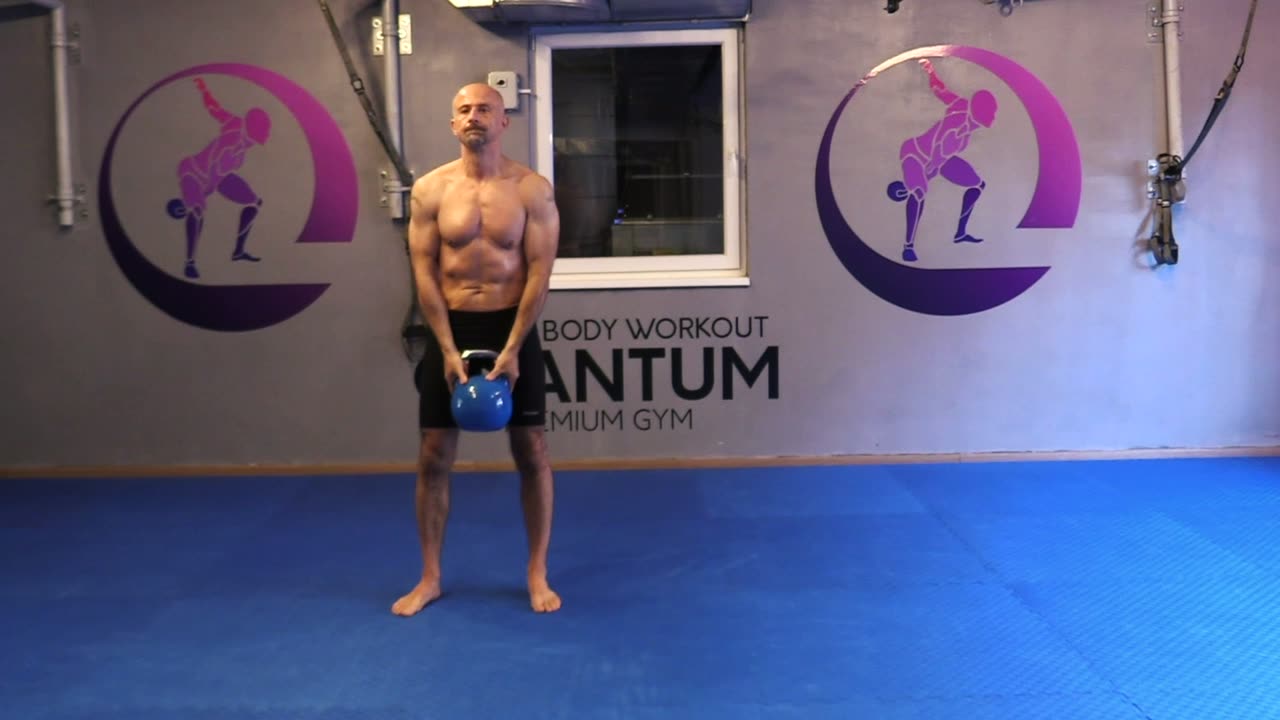 Vježba Biceps triceps s girjom — Quantum premium gym