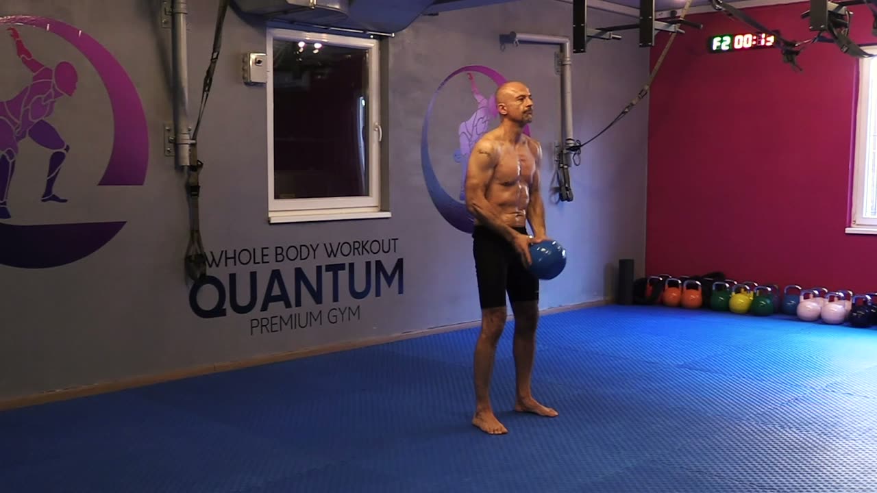 Vježba Biceps hello — Quantum premium gym