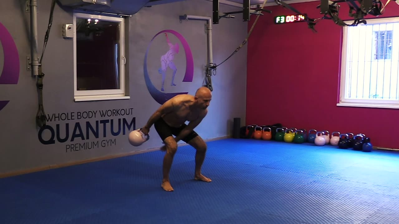 Vježba Osmica s girjom — Quantum premium gym