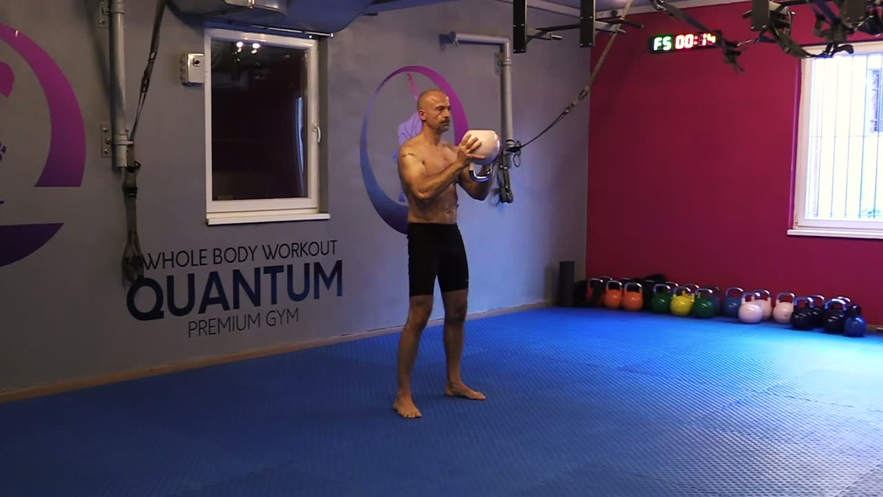 Vježba Push press s girjom — Quantum premium gym