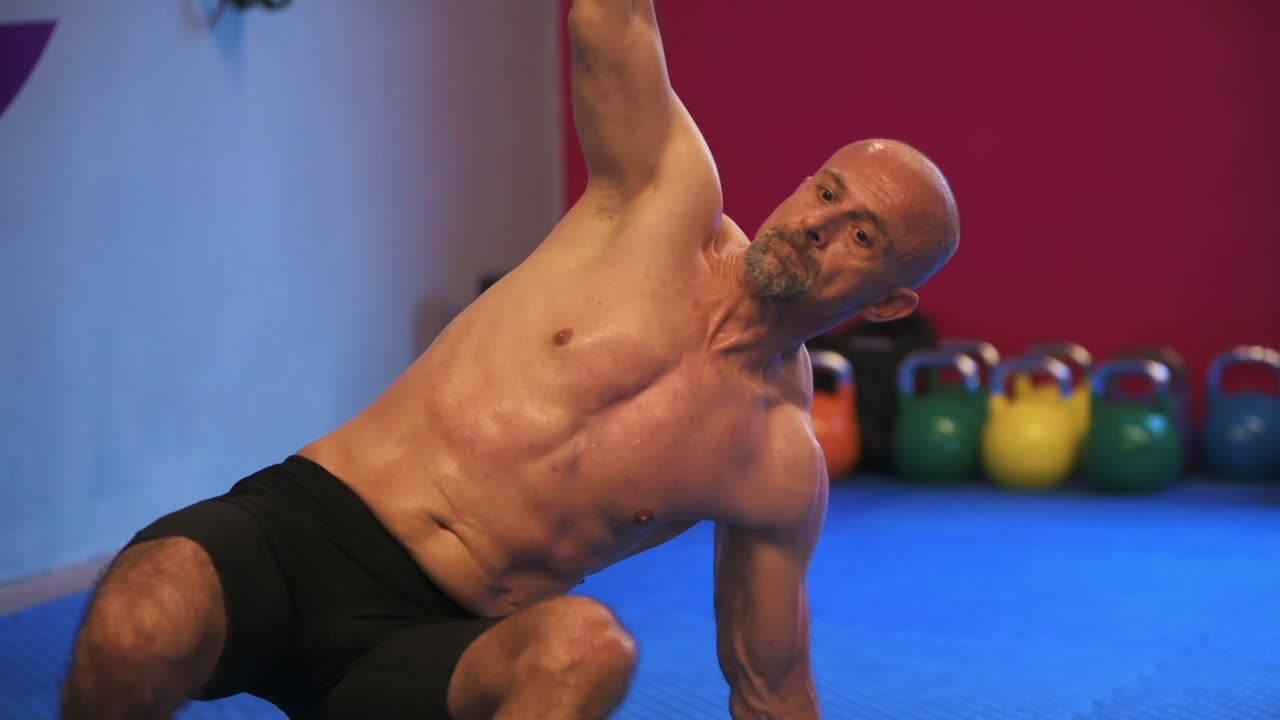 Vježba Tursko dizanje od pola — Quantum premium gym