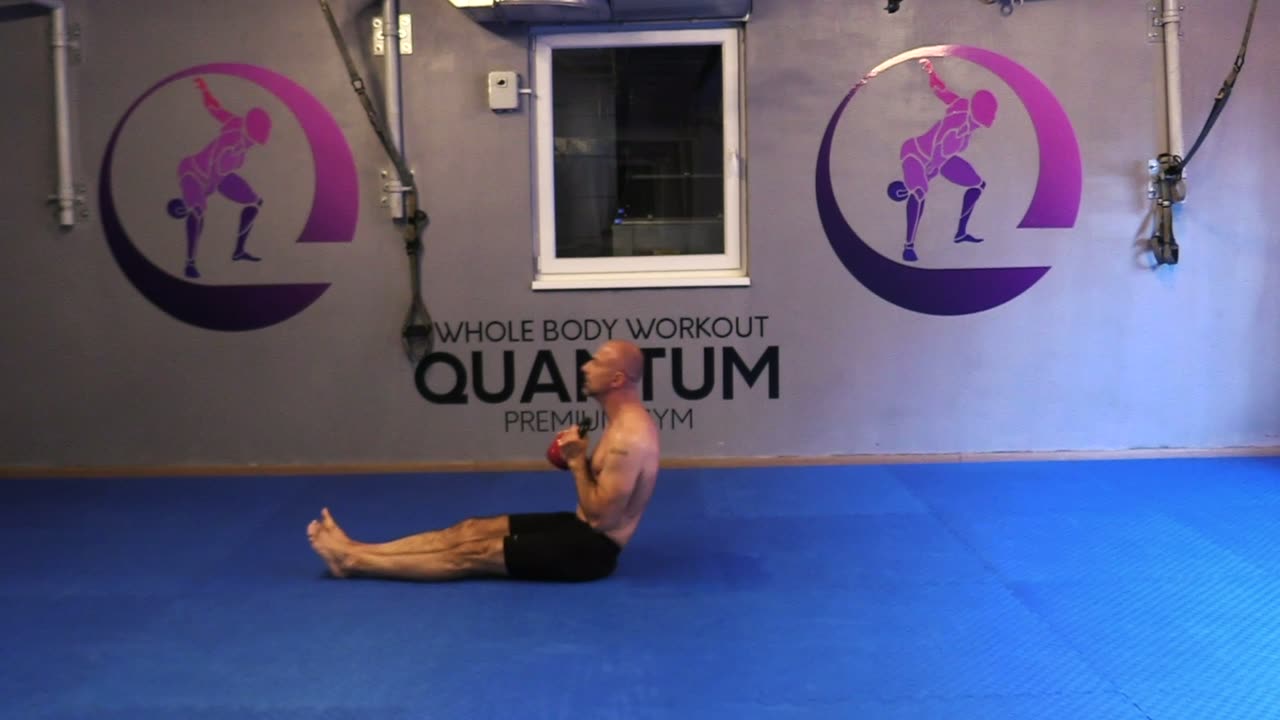 Vježba Ruski trbuh + push press — Quantum premium gym